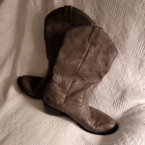 Jasmin Shoes - Jasmin faux leather cowgirl boots